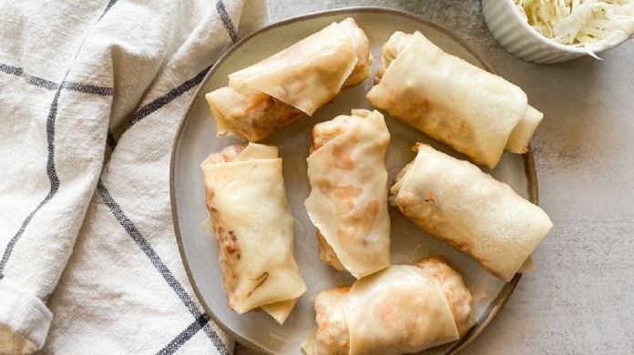 Thành phẩm món bánh đa nem nhân thịt gà.