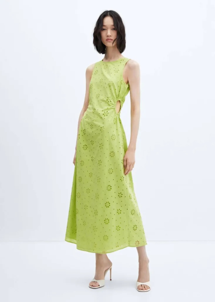 Đầm Elna của MANGO nhẹ nhàng và thanh lịch.
