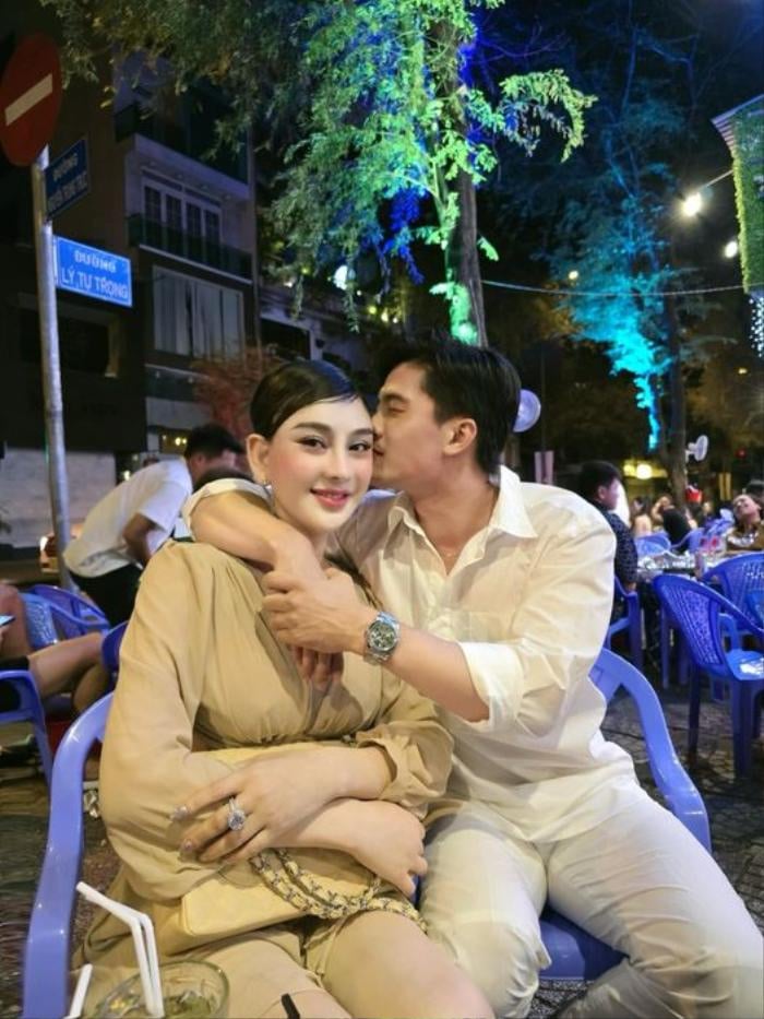 Lâm Khánh Chi chia sẻ cả hai đi chơi đến 4 giờ sáng.