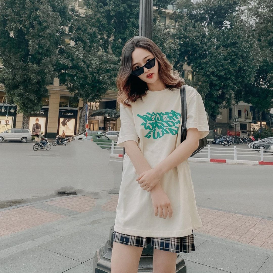 Nếu không thích sơ vin bạn có thể mặc theo cách cá tính này.