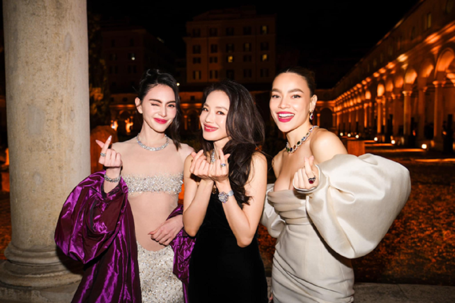 Hồ Ngọc Hà đã tham gia một sự kiện thời trang đình đám có sự xuất hiện của Thư Kỳ, 