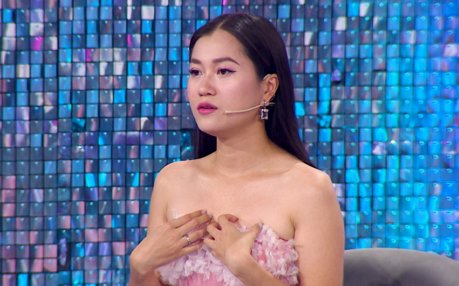 Lâm Vỹ Dạ phải thanh minh bụng lùm lùm là do vừa ăn no chứ không phải mang thai.