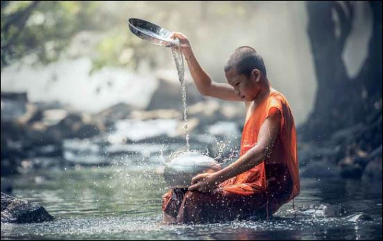 Cha mẹ có trách nhiệm nuôi dưỡng con cái, để con cái trưởng thành trong môi trường tốt.  (ảnh minh họa)