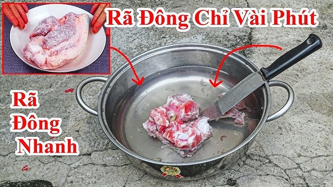 Nước chanh có tính axit nhẹ, giúp phá vỡ các tinh thể băng trong thịt nhanh hơn. 