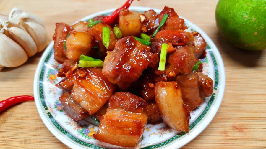     Thịt rang cháy cạnh lên màu ngon mắt