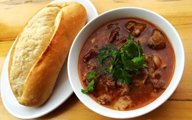 Bánh mì sốt vang luôn giữ vững vị thế 