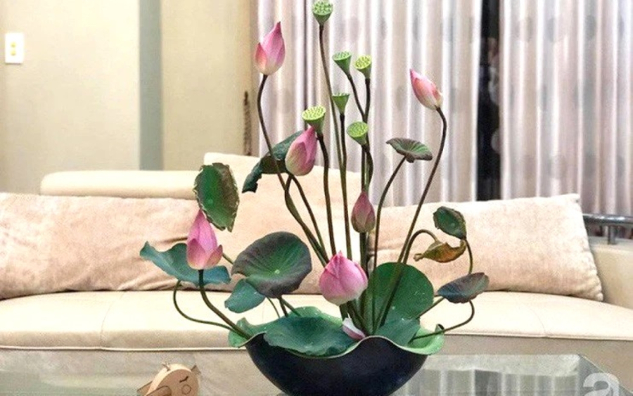 Để cắm được một bình bình hoa sen đẹp cũng lắm công phu