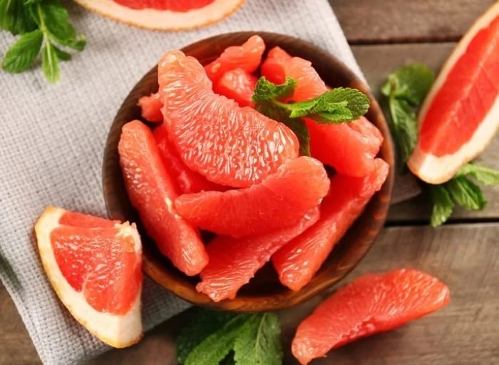 Bưởi là loại quả mọng nhiều nước, ít calo nên giúp giảm cân tốt
