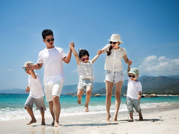 Hạnh phúc của một đứa trẻ là khi có tình yêu thương, sự quan tâm, được tự do khám phá thế giới xung quanh, tự do thể hiện cảm xúc và lựa chọn. (Ảnh minh họa)