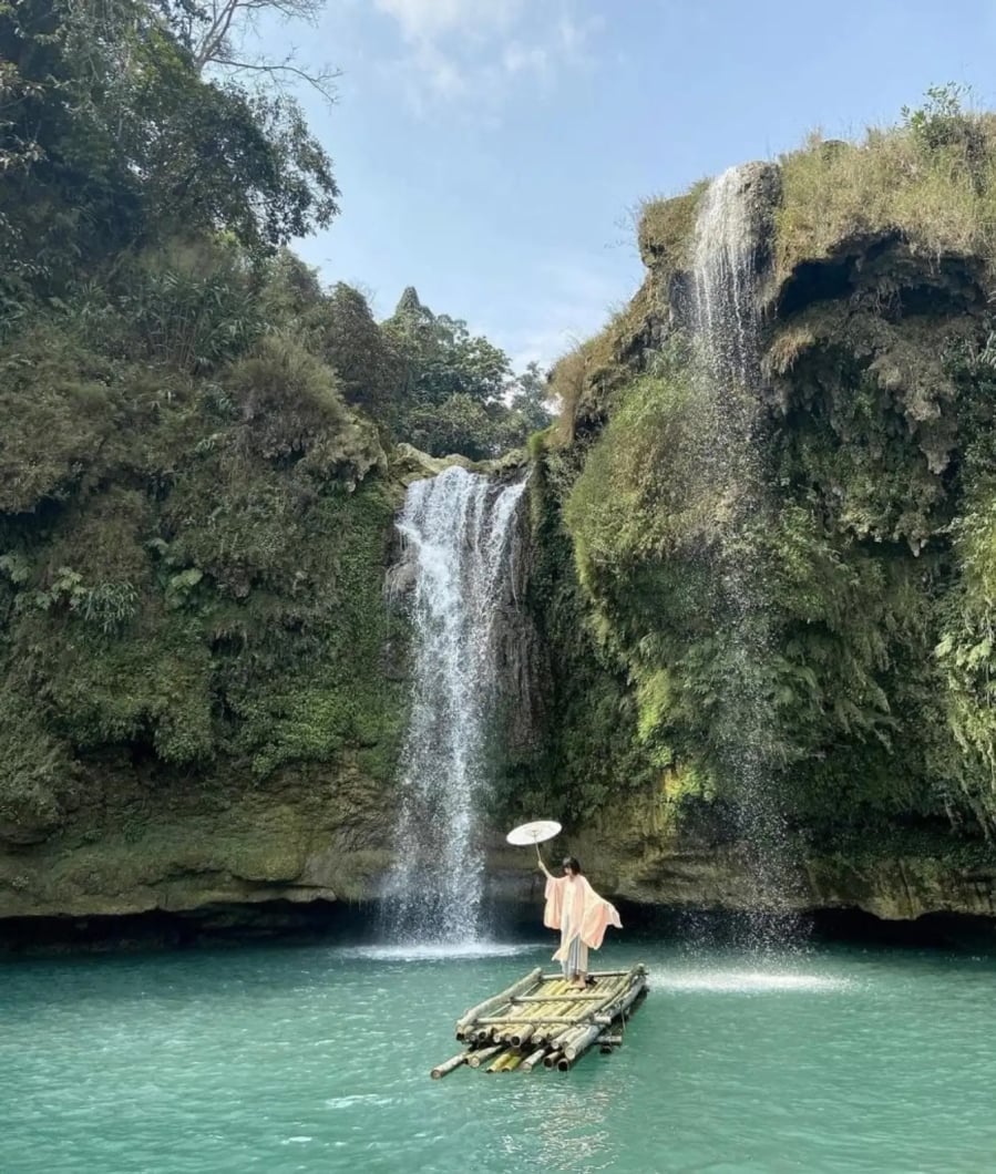 Mùa hè và mùa thu được coi là thời điểm lý tưởng nhất để khám phá vẻ đẹp thơ mộng của thác Chiềng Khoa