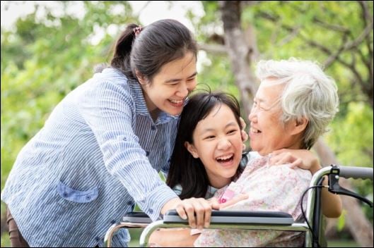 Hãy cứ sống thật đơn giản và đừng quá coi trọng vật chất. (ảnh minh họa)