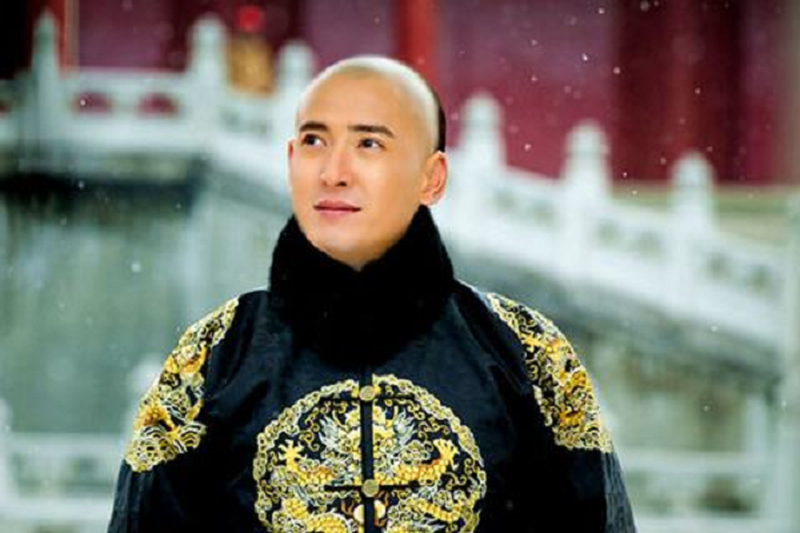 Đa Nhĩ Cổn không làm Hoàng đế, nhưng quyền bính nghiêng ngả triều đình