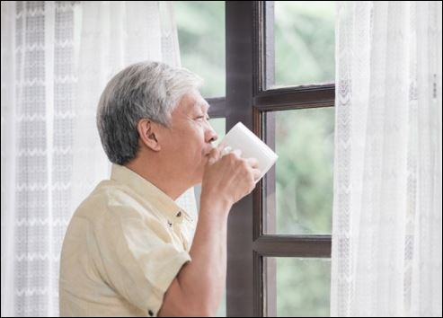 Mọi người vẫn hay nói phải có con để nương tựa tuổi già, nhưng ở đời này khó đoán, điều tốt nhất bạn có thể làm là đừng lụy vào người khác dù đó là con cháu của mình. (ảnh minh họa)
