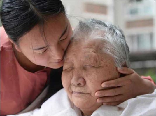 Để có được như ngày hôm nay chẳng dễ dàng gì. Hãy cứ trân trọng những người và những mối quan hệ xung quanh. (ảnh minh họa)