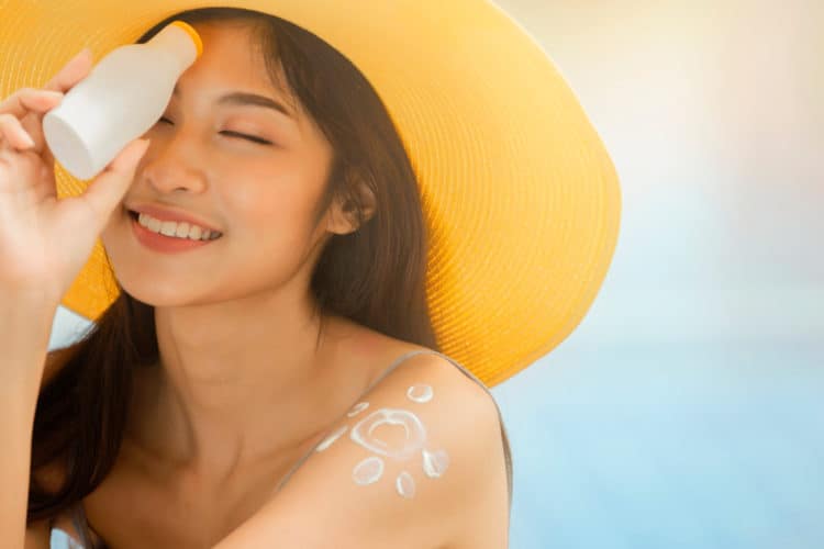Việc chỉ bôi duy nhất 1 lần kem chống nắng trong ngày sẽ khiến Mừng SHBET phiên bản mới 2025 trở nên đen sạm.
