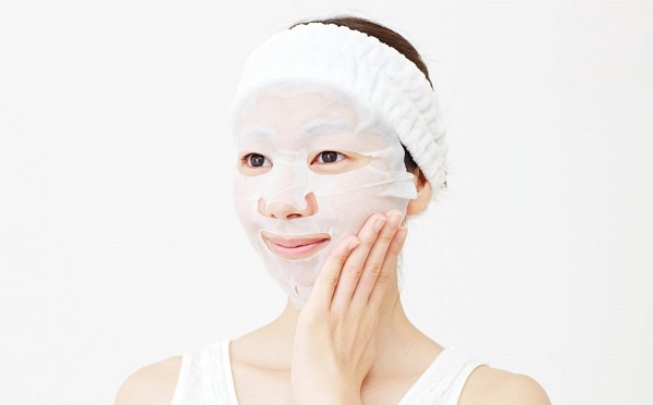 Nếu da bạn thuộc da dầu, bạn nên chọn mặt nạ kiềm dầu; nếu da bạn thuộc da nhạy cảm, bạn nên chọn mặt nạ dịu nhẹ.