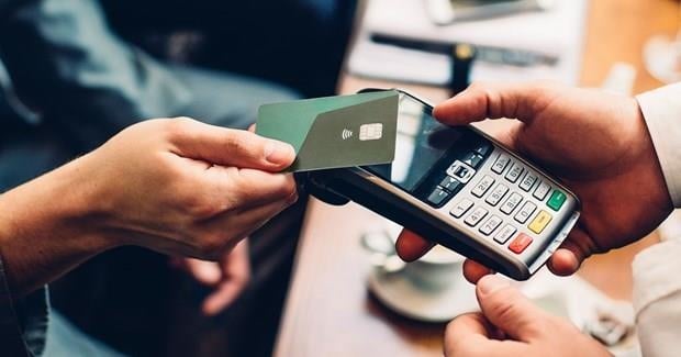 Việc chuyển đổi sang các phương thức thanh toán không dùng tiền mặt không chỉ mang lại lợi ích cho cá nhân mà còn đóng góp tích cực vào sự phát triển kinh tế và xã hội