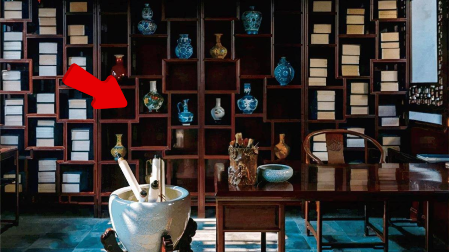 Phòng sách trống rỗng    
