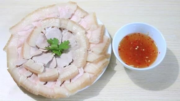 Thịt ba chỉ có thể luộc mà không cần buộc, tuy nhiên, nếu bạn không có dây buộc hoặc không muốn sử dụng, việc đặt thịt trực tiếp vào nồi luộc cũng là một phương án hợp lý.