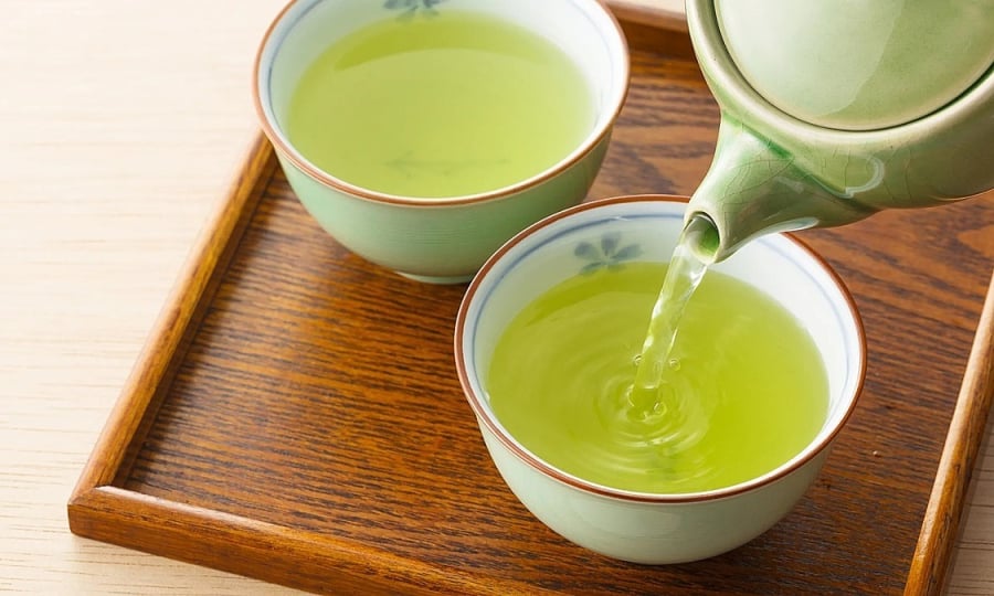 Trà xanh là một thức uống tuyệt vời, không chỉ mang lại nhiều lợi ích cho sức khỏe mà còn hỗ trợ giảm cân hiệu quả cho phái đẹp