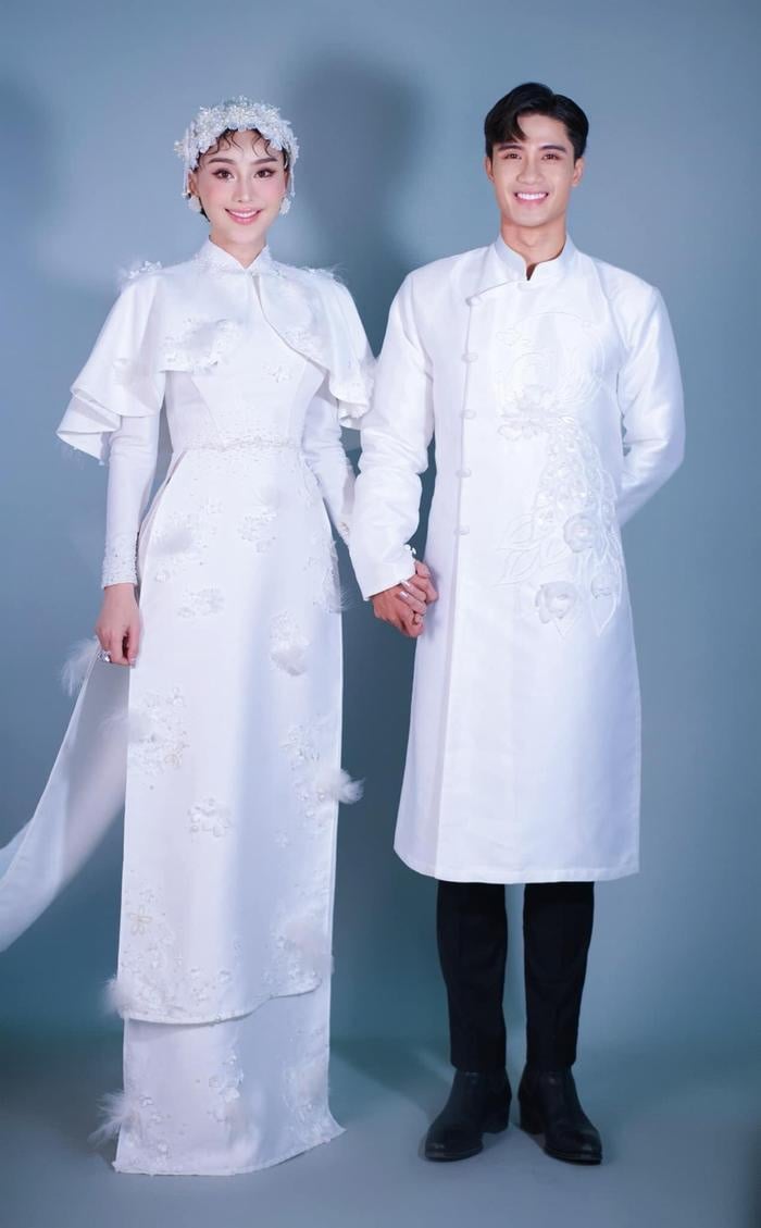 Lâm Khánh Chi tung bộ ảnh tình tứ bên Đạt Nguyễn