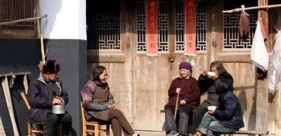 Thế nhưng, mọi việc dần thay đổi khi cha mẹ không còn.