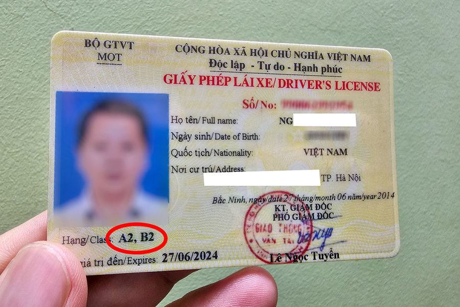 GPLX được phân thành nhiều loại khác nhau, mỗi loại giấy phép sẽ cho phép lái một số loại xe nhất định. 