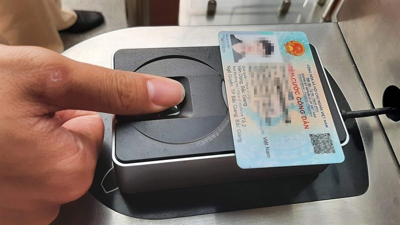 Khi sử dụng thẻ CCCD gắn chip người dân có thể hoàn toàn yên tâm bởi thông tin chủ thẻ được định danh một cách chính xác, giảm thiểu mọi nguy cơ về giả mạo thẻ, bảo đảm an toàn bảo mật nhất là trong các giao dịch Shbet800 tải ứng dụng.