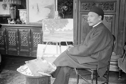 vua Hàm Nghi đã làm quen bộ môn hội họa, tỏ ra rất có năng khiếu và trở thành họa sĩ giỏi