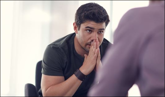 Khi một lời giới thiệu bất ngờ làm giàu nhanh chóng, với người 40 tuổi đây không chỉ là cơ hội mà còn là quyết định cực kỳ rủi ro. (ảnh minh họa)