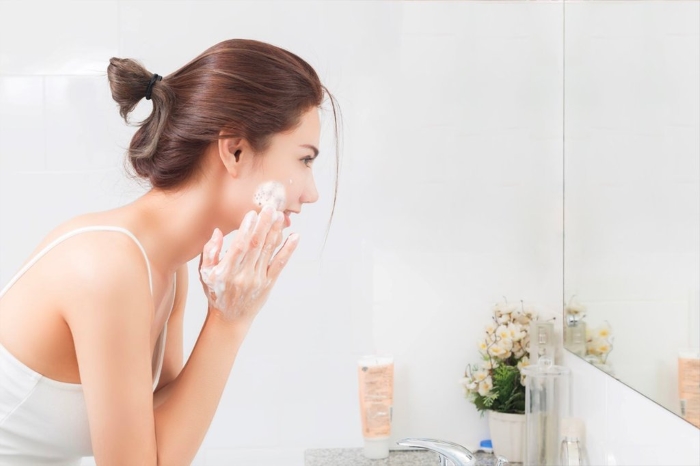 Sữa rửa mặt giúp làm sạch Mừng SHBET phiên bản mới 2025