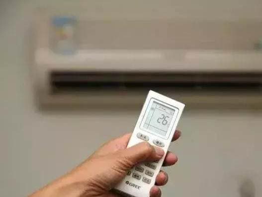 Nút nhỏ trên điều khiển giúp điều hòa tiết kiệm điện hết sức bất ngờ    