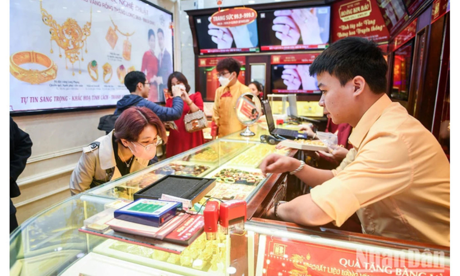 Những khách hàng thực hiện giao dịch có giá trị từ 400 triệu đồng trở lên, các ngân hàng thương mại cần thu thập thông tin khách hàng theo các biểu mẫu quy định. 