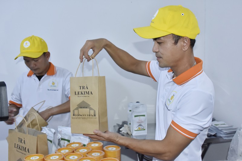 Theo tính toán của anh Hiếu, với 10kg quả Lêkima tươi sau khi chế biến sẽ thu được khoảng 1kg trà thành phẩm