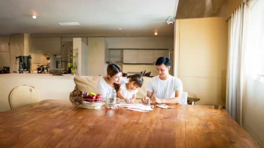 Cha mẹ cần giấu đi tiền tiết kiệm của bản thân để con không ỷ lại