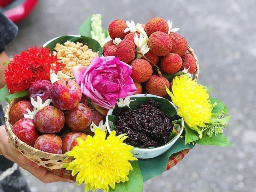 Tại sao Tết Đoan Ngọ lại ăn trái cây chua và rượu nếp cay?
