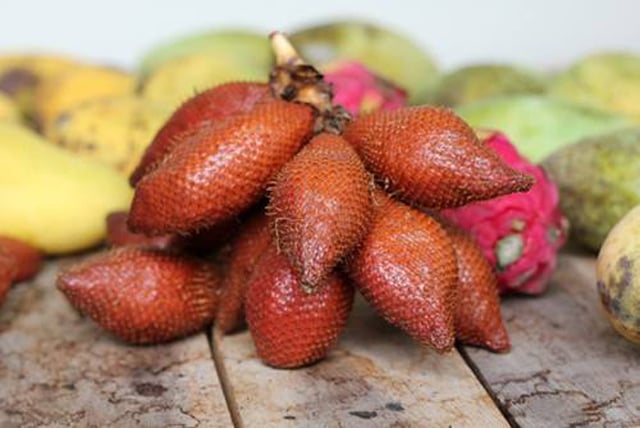 Mây gai có vị ngọt chua dễ ăn, hương thơm của mít và một chút mùi của các loại quả dại từ rừng núi