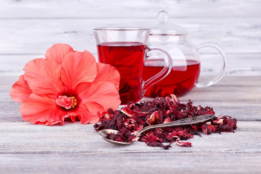 Hoa dâm bụt chứa nhiều chất chống oxy hóa, giúp ngăn ngừa bệnh tật do sự tích tụ của các gốc tự do