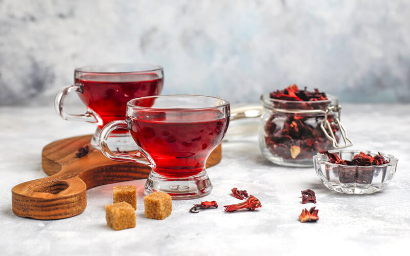 Hoa dâm bụt chứa các flavonoid như anthocyanin và quercetin, có khả năng giúp giảm triệu chứng trầm cảm