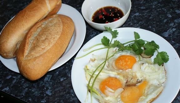 Bánh Mì Ốp La cho bữa sáng đầy đủ dinh dưỡng
