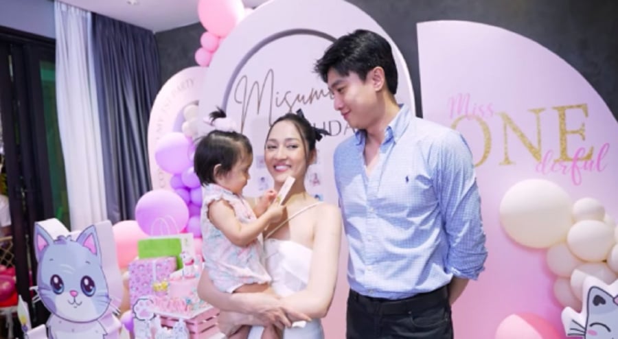 Diễn viên Quốc Trường luôn bên cạnh Bảo Anh khi tổ chức sinh nhật cho con gái.  