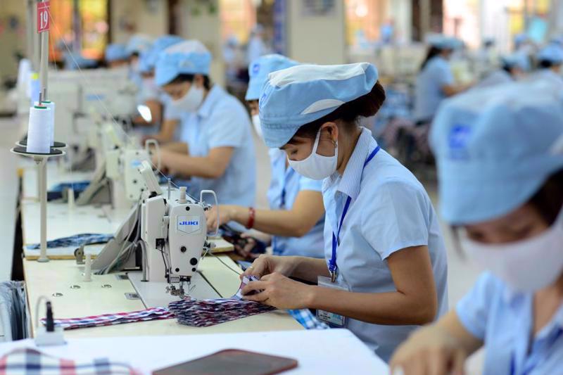 Dự kiến mức lương tối thiểu vùng của người lao động sẽ tăng dao động từ 200.000 đến 280.000 đồng/tháng, tức tăng 6% so với mức lương hiện hưởng.