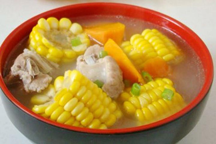 Ngô là một loại hạt giàu vitamin nhóm B, bao gồm vitamin B1, B3, B6, và B9