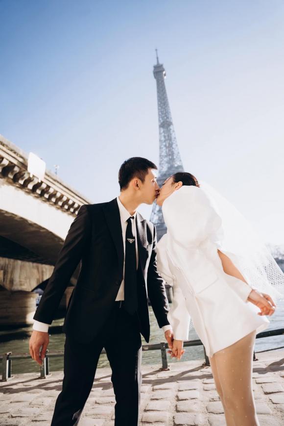 Midu đã thoải mái chia sẻ hình ảnh về ông xã