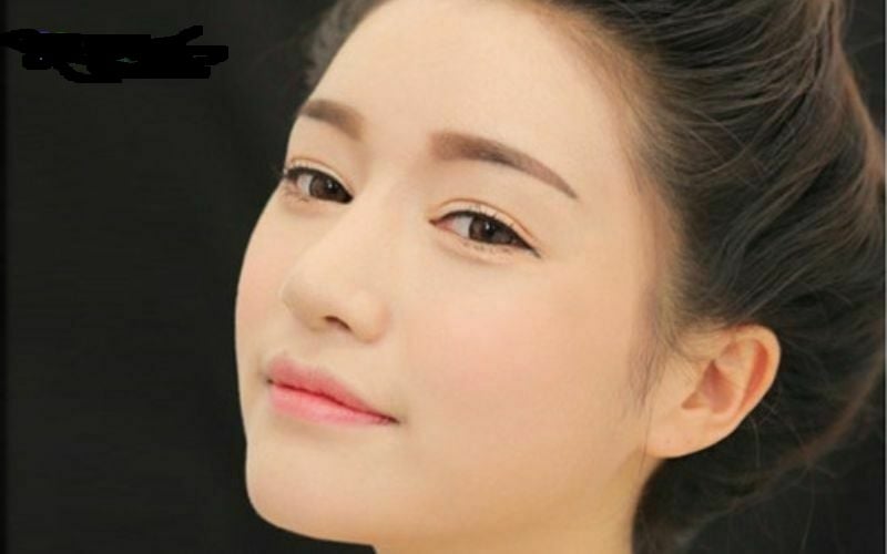 Nhân tướng học cho rằng, người môi mỏng thường hay mách lẻo, hay hớt... (Ảnh minh họa)