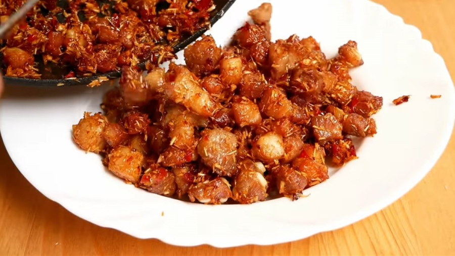 Món thịt ba chỉ rim sả