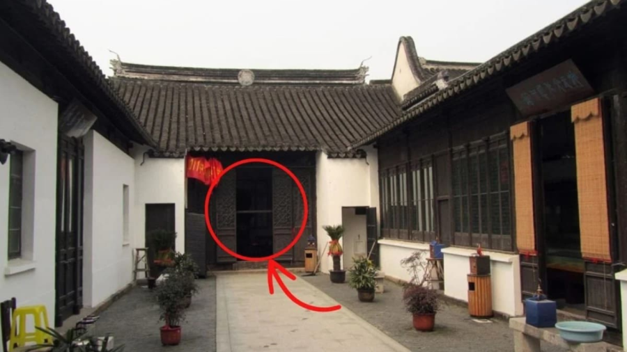 Cửa không được tự ý di chuyển    
