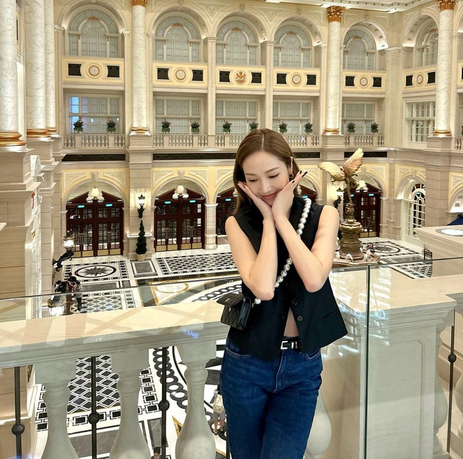 Bí quyết khi phối kiểu này đó là nàng phải chọn được chiếc áo gile ưng ý, form vừa khít tôn lên đường cong Sh88bet đăng ký miễn phí.    