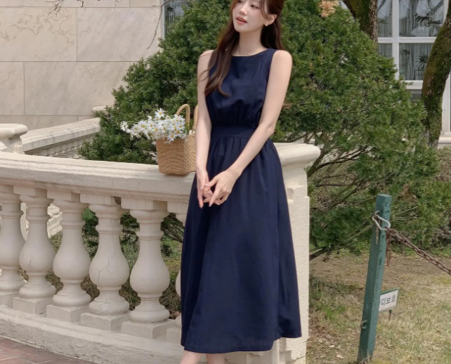 Váy mang tông màu xanh than không chỉ sang xịn mịn mà còn tôn da. Thêm Link Vào SHBET88 Mới Nhất buộc nửa để vẻ ngoài thêm yêu kiều, bay bổng.    