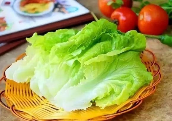 Rau củ chứa nhiều chất dinh dưỡng, bao gồm vitamin, khoáng chất và nguyên tố vi lượng.